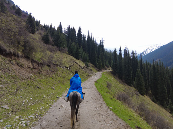 Horsebac riding to Ala Kul lake